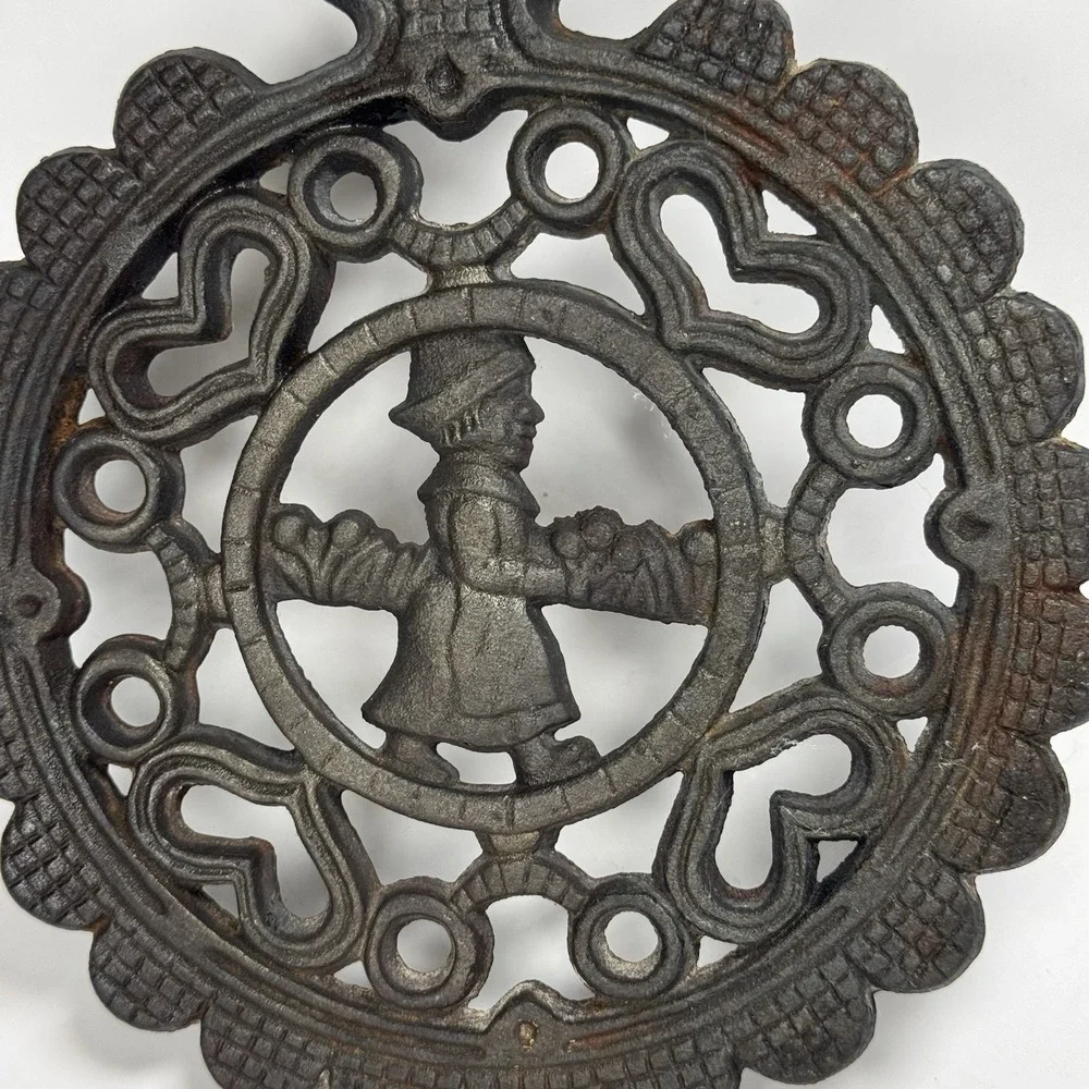 The Unbranded Brand vintage trivet
